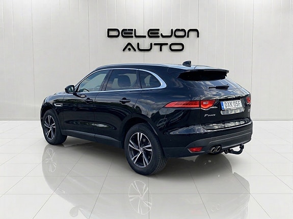 Jaguar F-PACE 2 of 11