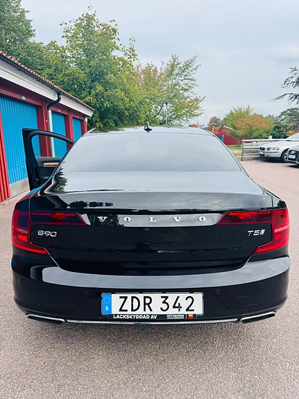 Volvo S90 2 of 4