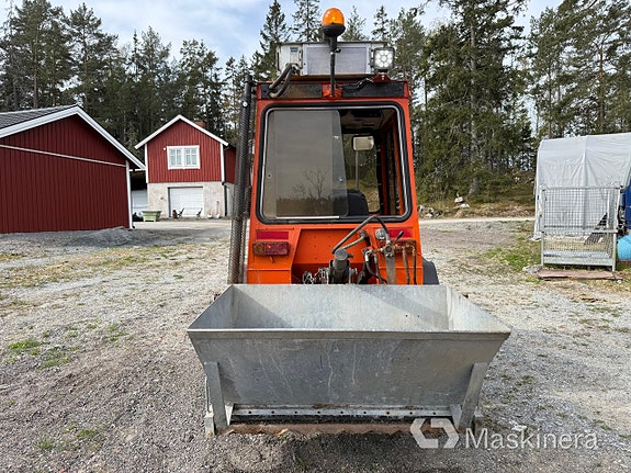 Redskapsbärare Holder P70 1702B med vikplog och sandspridare 6 of 27