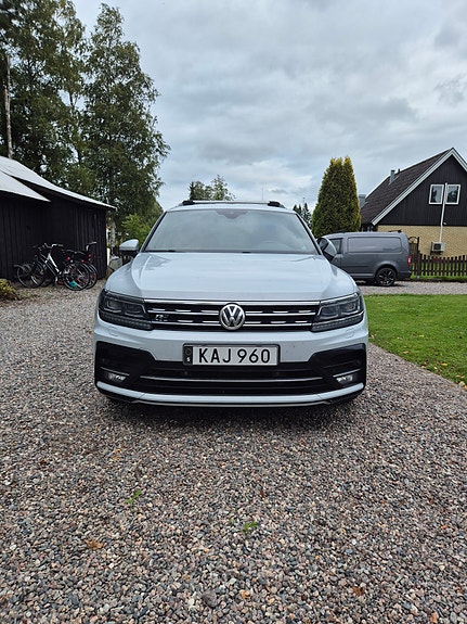 Volkswagen Tiguan Allspace 2 of 4