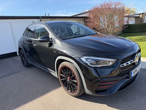 Mercedes-Benz GLA220 d 2 of 9