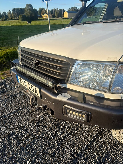 Toyota Land Cruiser 7 of 10