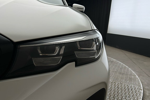 BMW 330e 11 of 22