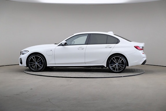 BMW 330e 4 of 22