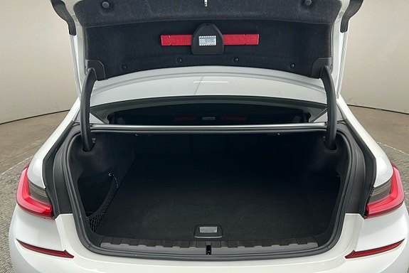 BMW 330e 14 of 22