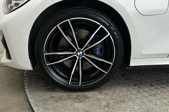 BMW 330e 12 of 22