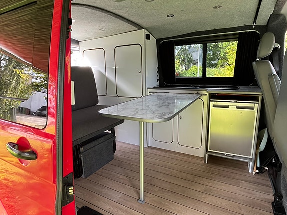 Volkswagen Multivan 4 of 9