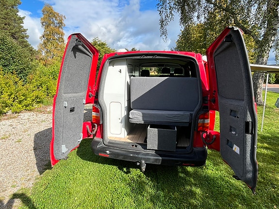 Volkswagen Multivan 3 of 9