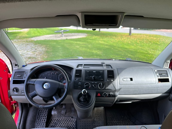 Volkswagen Multivan 7 of 9