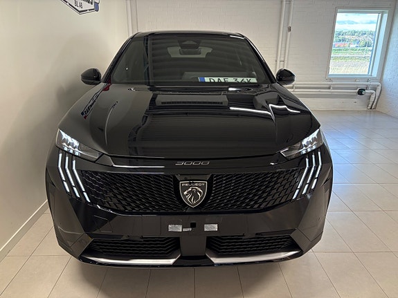 Peugeot e-3008 2 of 20