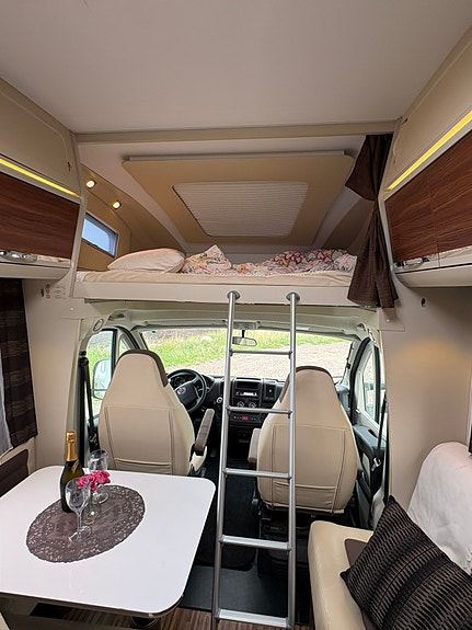 Adria Coral XL A 670 SP 8 of 24