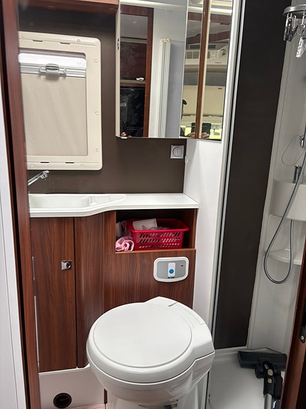 Adria Coral XL A 670 SP 15 of 24