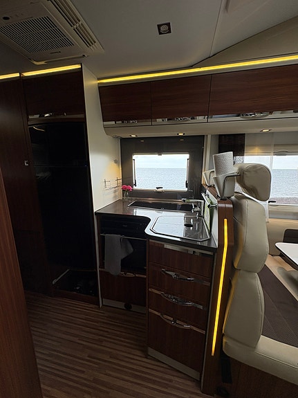 Adria Coral XL A 670 SP 5 of 24