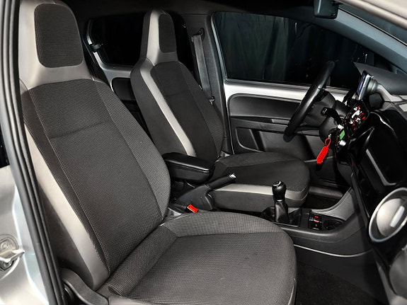 Volkswagen UP! 28 of 30