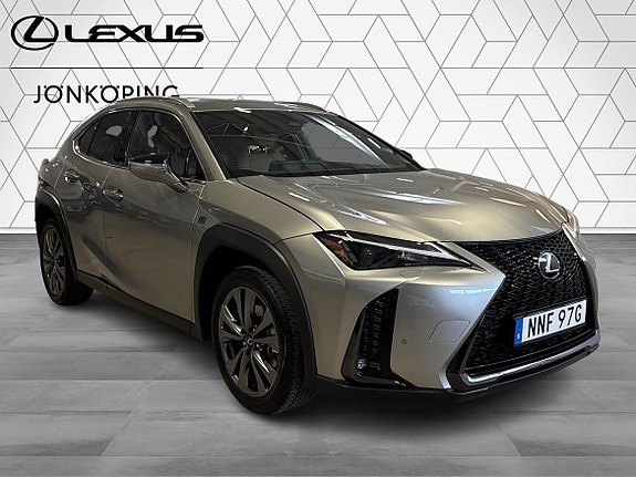 Lexus UX300h 3 of 16