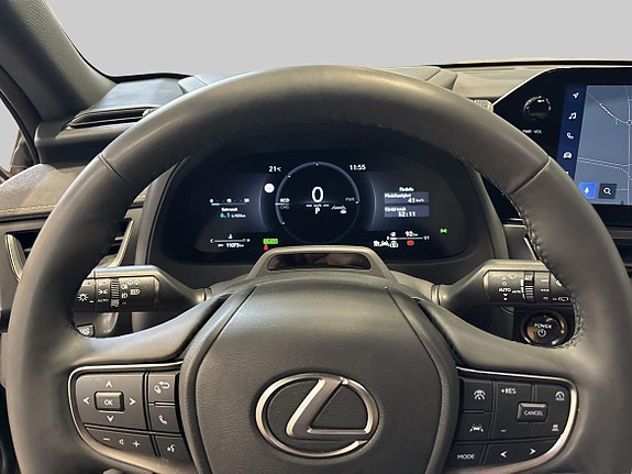 Lexus UX300h 13 of 16