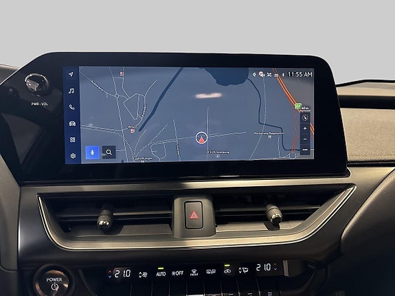 Lexus UX300h 14 of 16