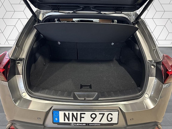 Lexus UX300h 11 of 16