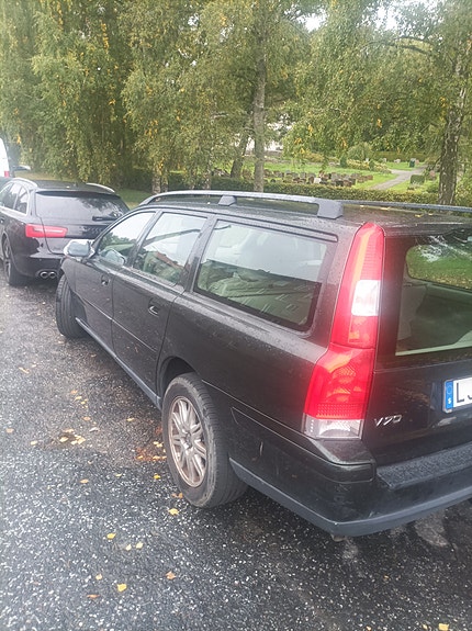 Volvo V70 2 of 2