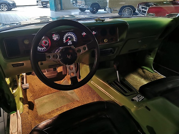 Pontiac Firebird 11 of 19