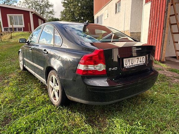 Volvo S40 2 of 5