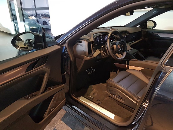 Porsche Cayenne 7 of 13