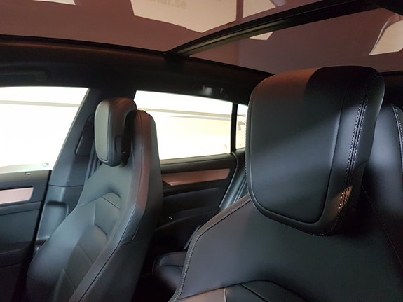Porsche Cayenne 11 of 13