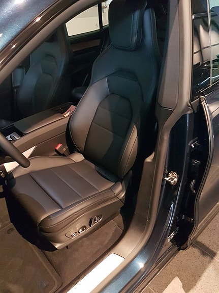 Porsche Cayenne 10 of 13