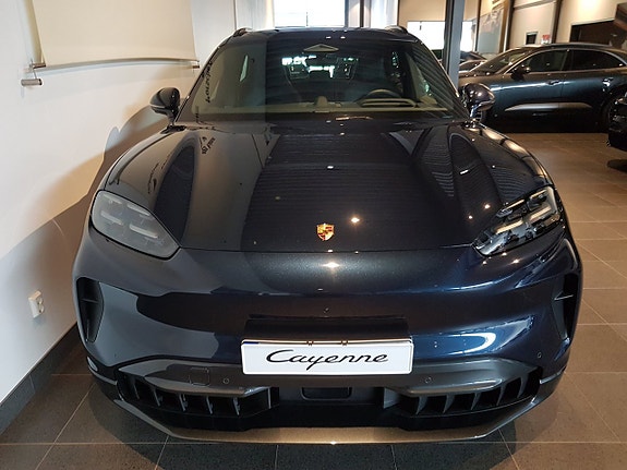 Porsche Cayenne 3 of 13