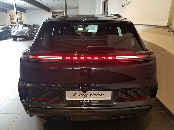 Porsche Cayenne 6 of 13