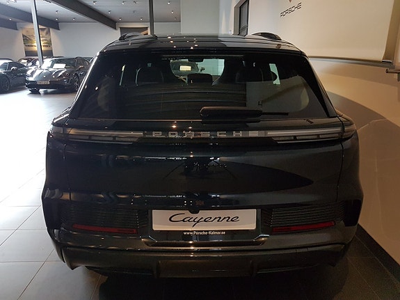 Porsche Cayenne 5 of 13