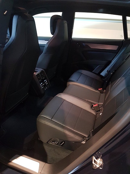 Porsche Cayenne 12 of 13