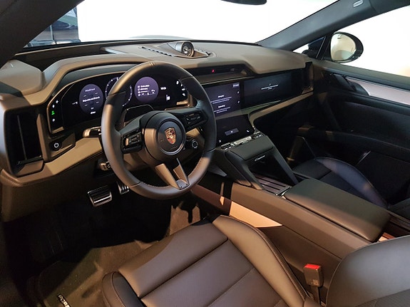 Porsche Cayenne 9 of 13