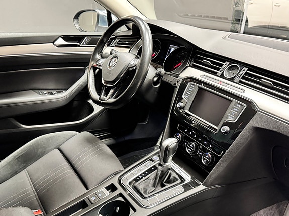 Volkswagen Passat Alltrack 10 of 13