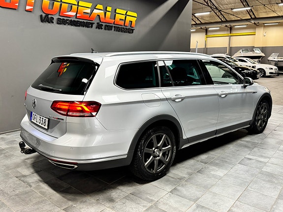 Volkswagen Passat Alltrack 2 of 13