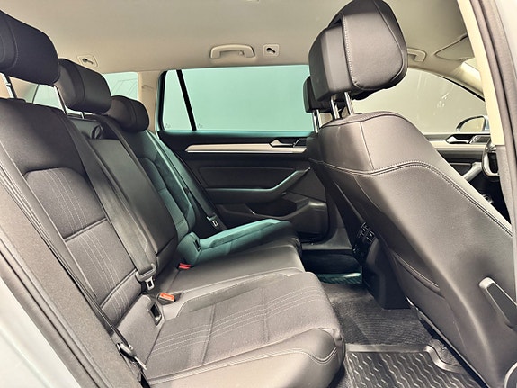 Volkswagen Passat Alltrack 11 of 13
