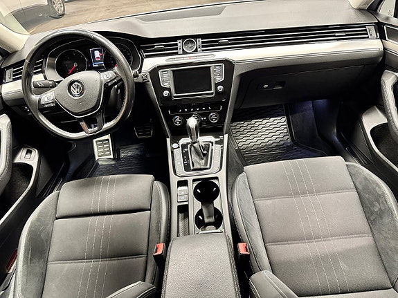 Volkswagen Passat Alltrack 12 of 13