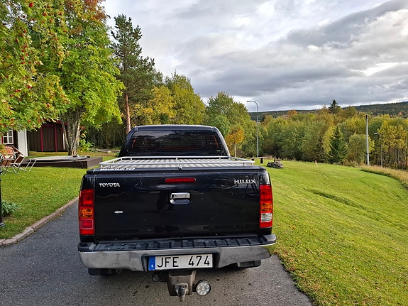Toyota HiLux 3 of 11