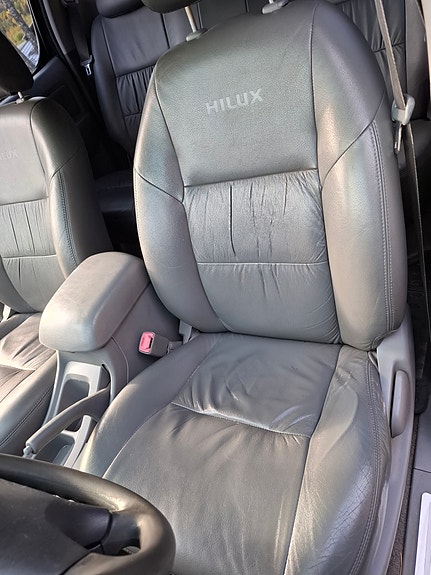 Toyota HiLux 8 of 11