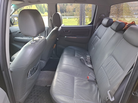 Toyota HiLux 10 of 11