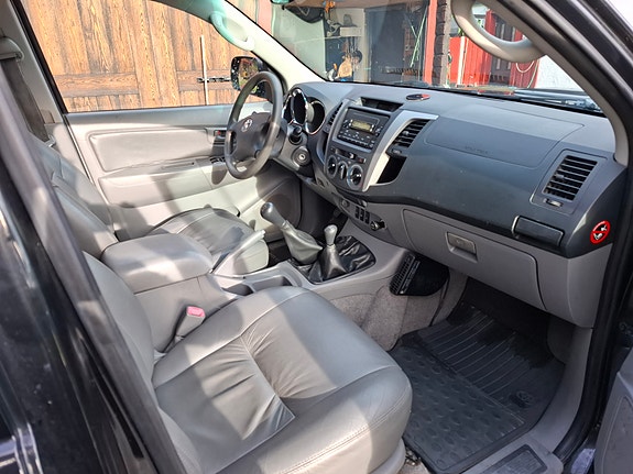 Toyota HiLux 9 of 11
