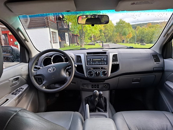 Toyota HiLux 11 of 11