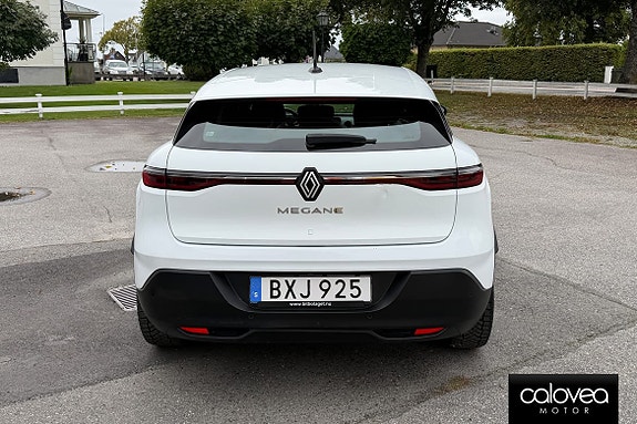 Renault Megane E-Tech 4 of 14