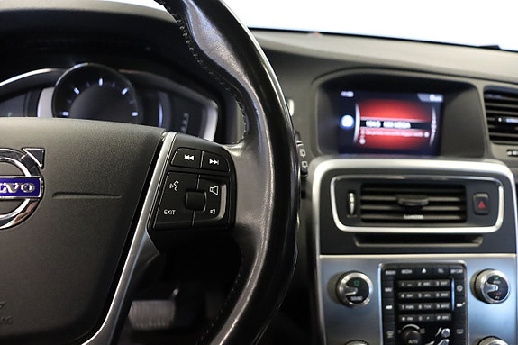 Volvo V60 Cross Country 10 of 17