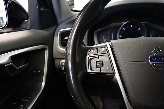 Volvo V60 Cross Country 9 of 17