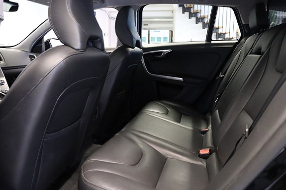 Volvo V60 Cross Country 15 of 17