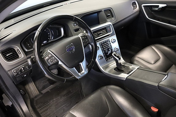 Volvo V60 Cross Country 8 of 17