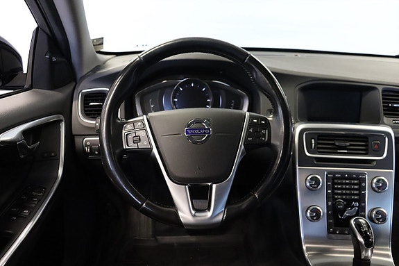 Volvo V60 Cross Country 7 of 17