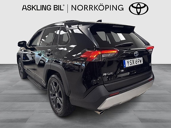 Toyota RAV4 3 of 11