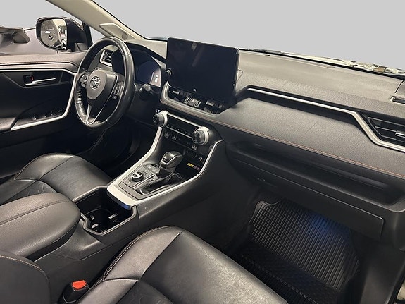 Toyota RAV4 7 of 11